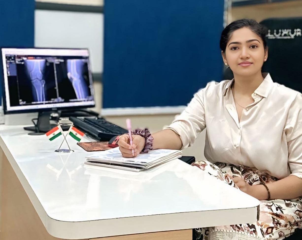 Doctor providing orthopedic consultation